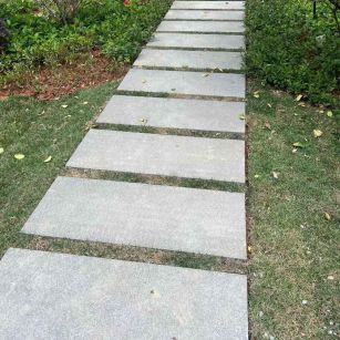 赤峰 芝麻黑小区踏步、汀步石铺装效果