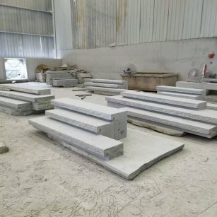 赤峰 整石台阶（大面火烧+侧面自然面），出货前厂内拼装