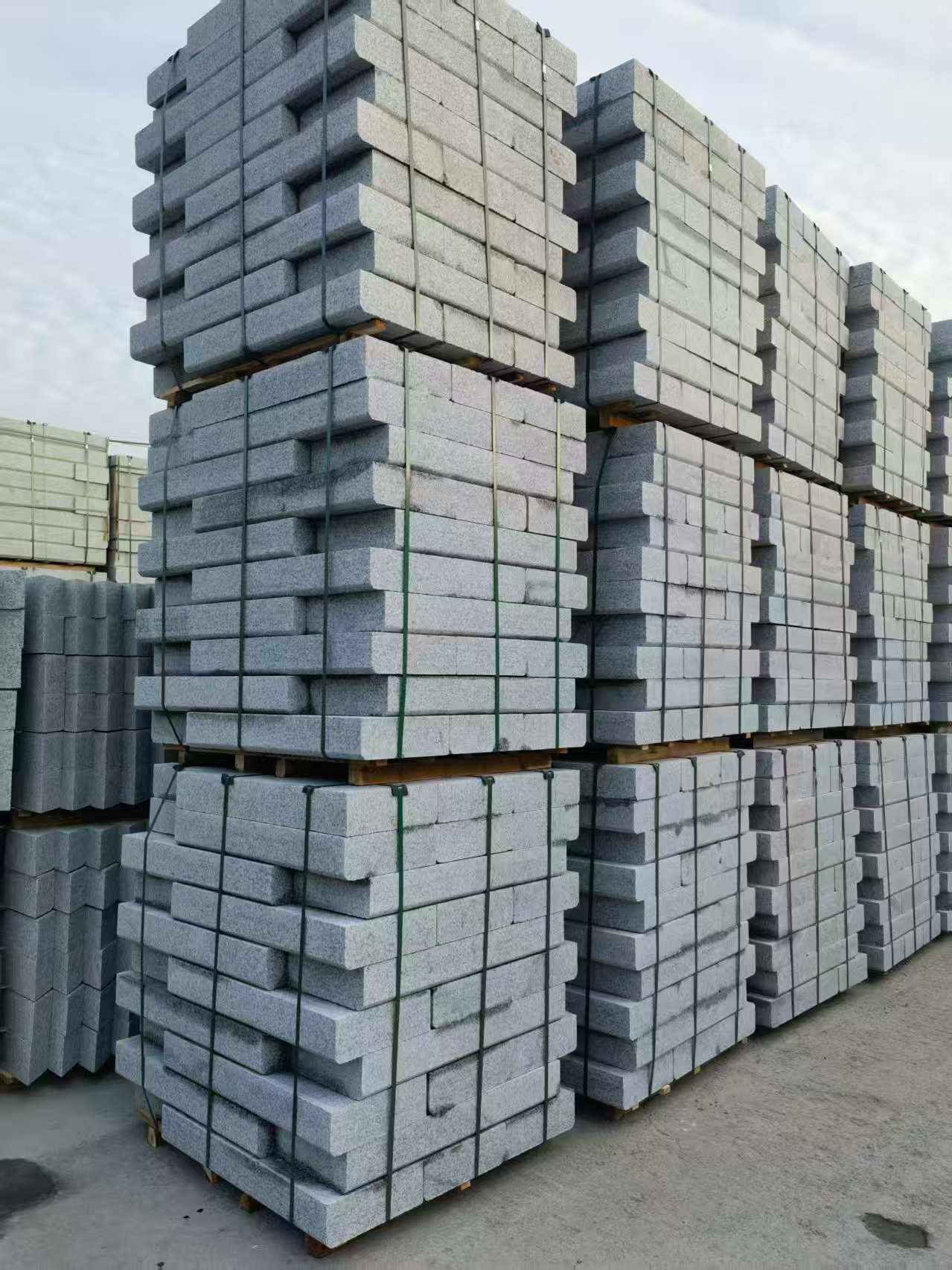 赤峰 路沿石（路侧石），颜色一致，尺寸标准