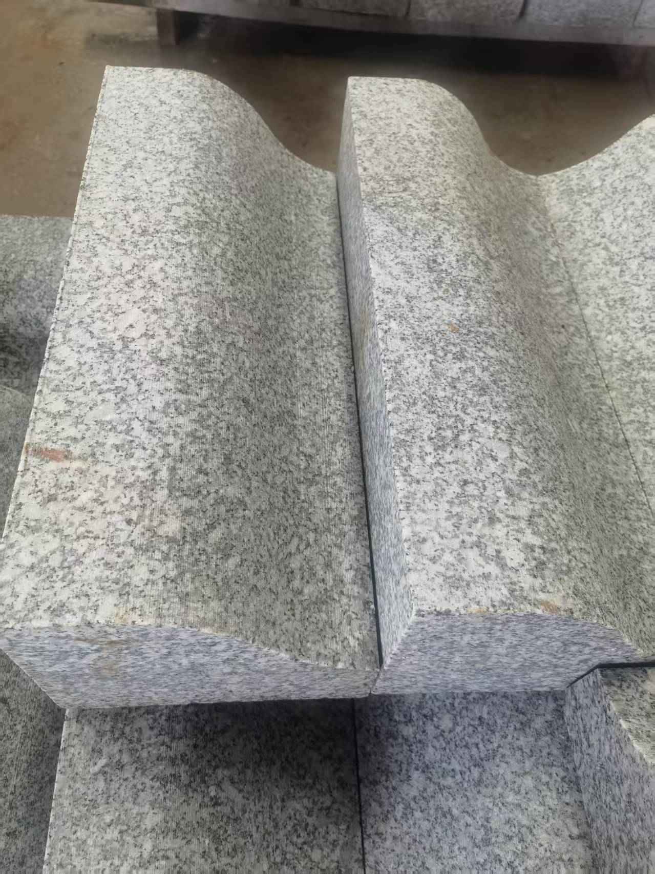 赤峰芙蓉白S型拉丝面路沿石