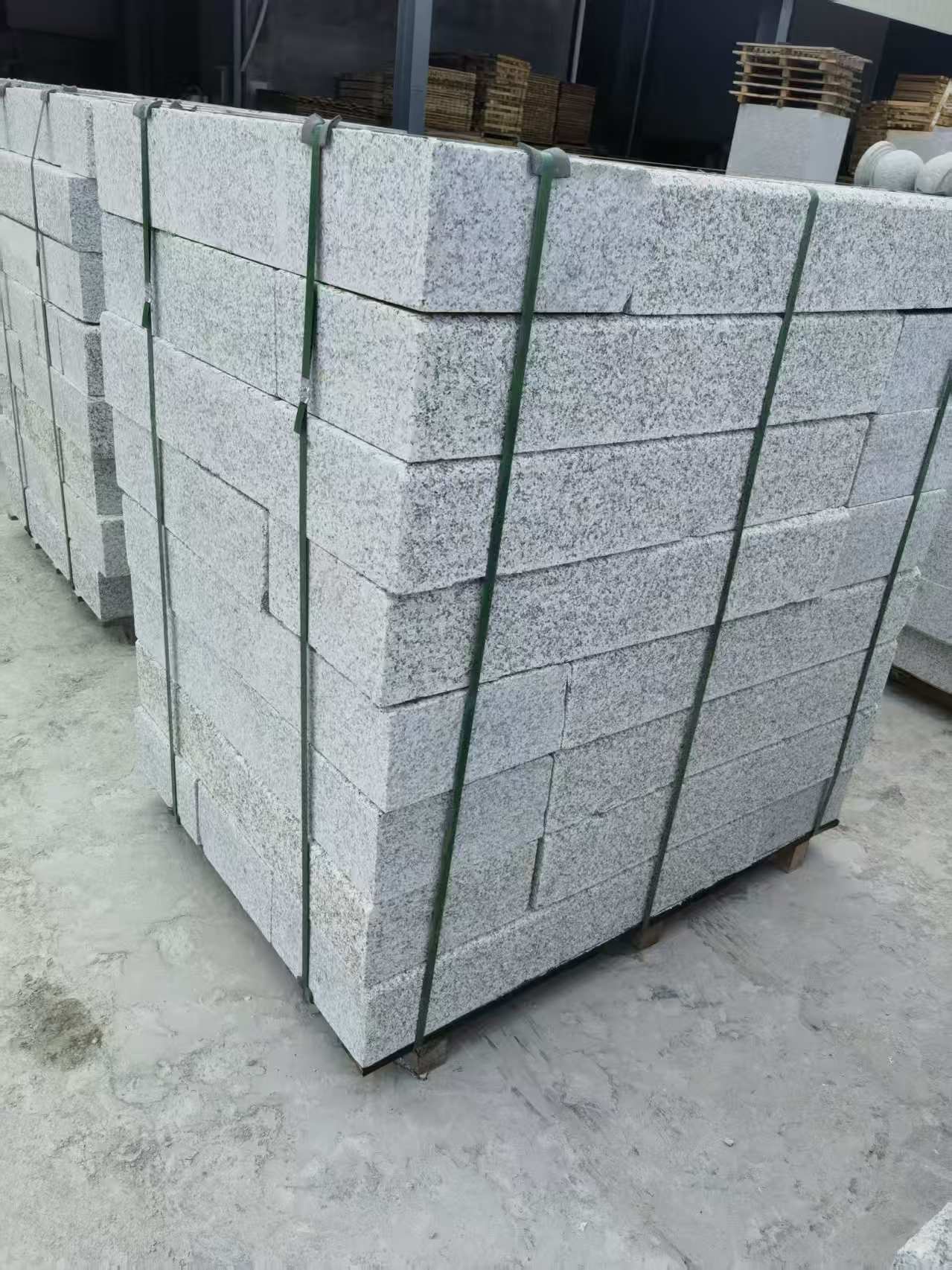 赤峰 芙蓉白火烧两面路沿石