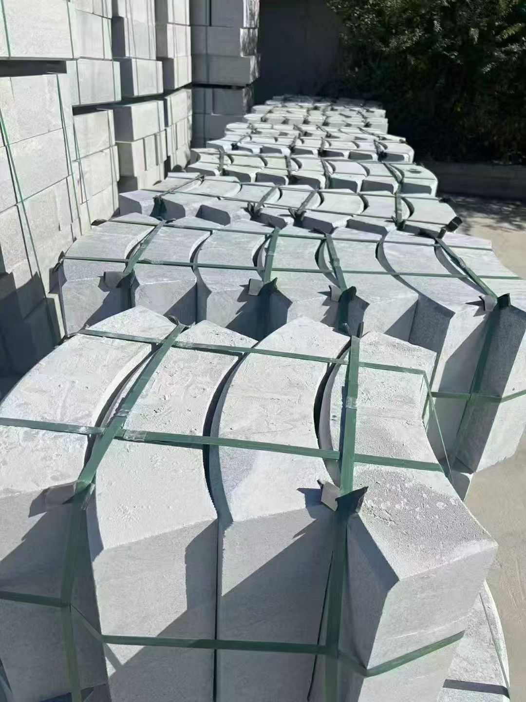 赤峰 芝麻灰弧形路沿石