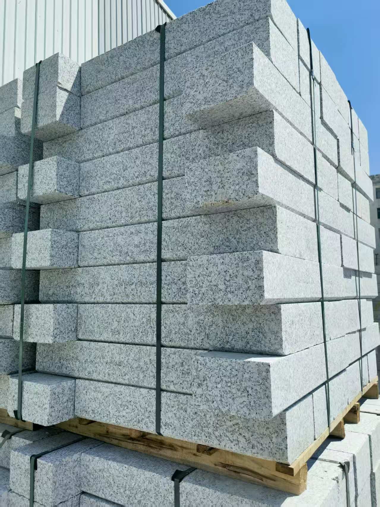 赤峰 路沿石颜色均匀、尺寸标准