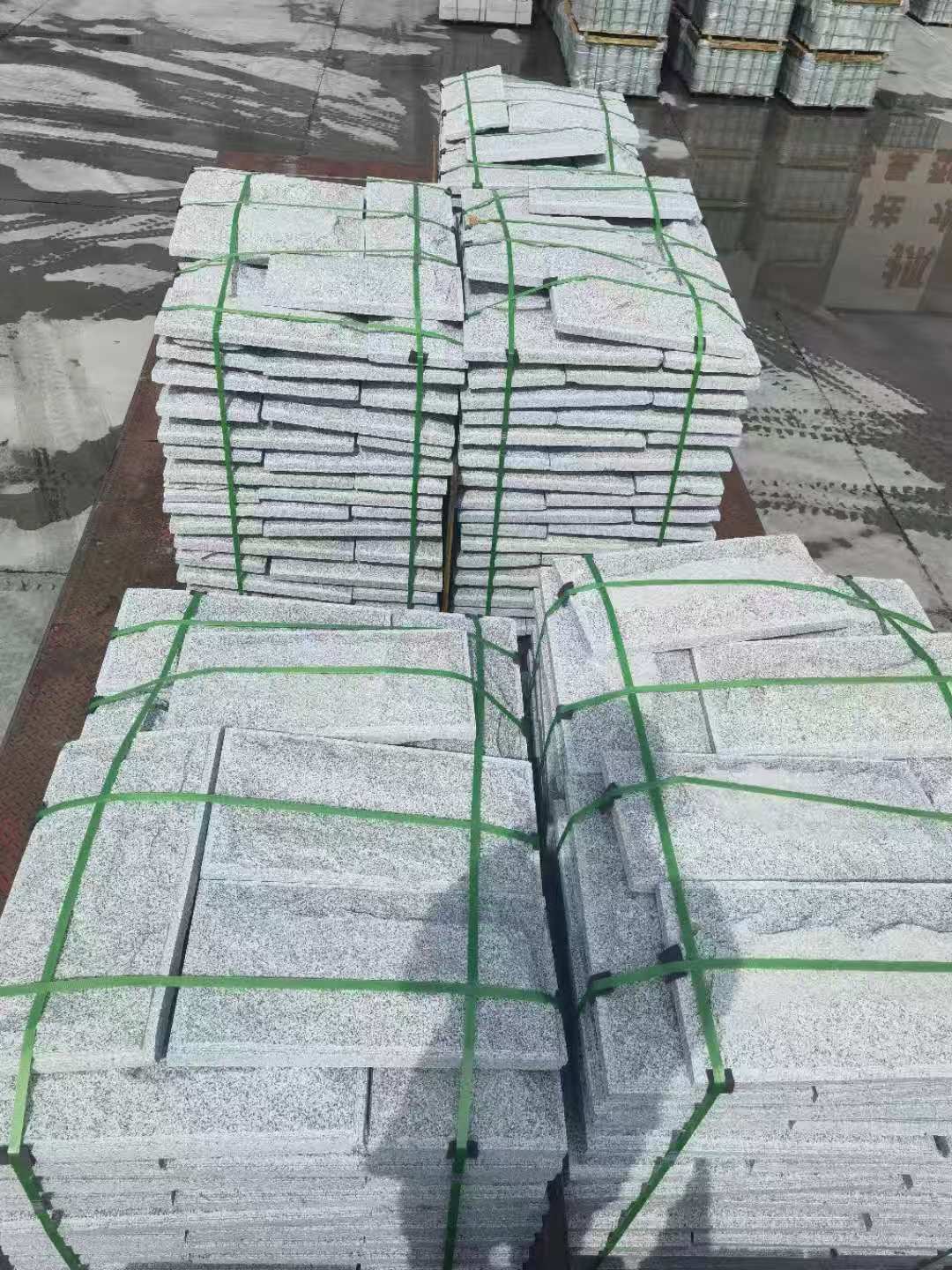 赤峰 芝麻白蘑菇石装车出货