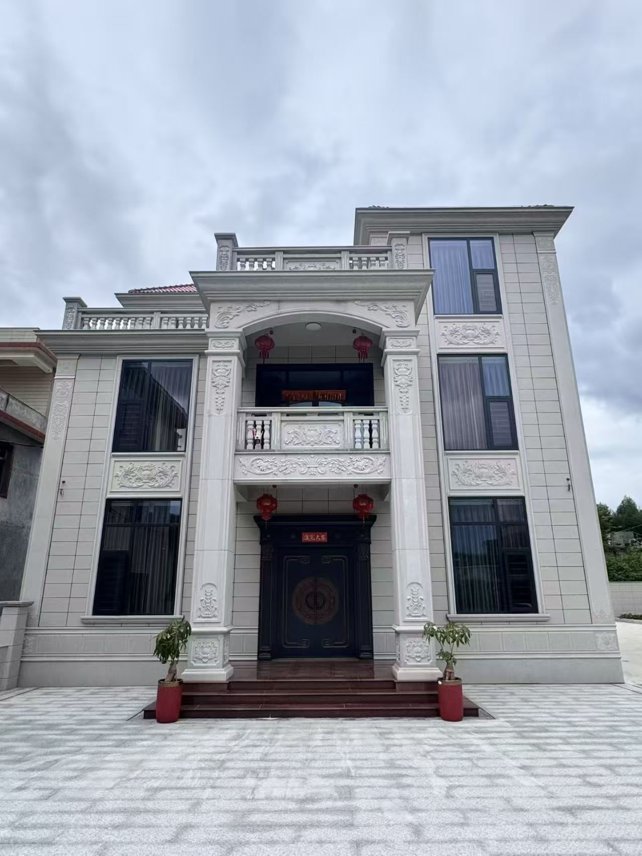 赤峰 芝麻白石材别墅干挂案例展示