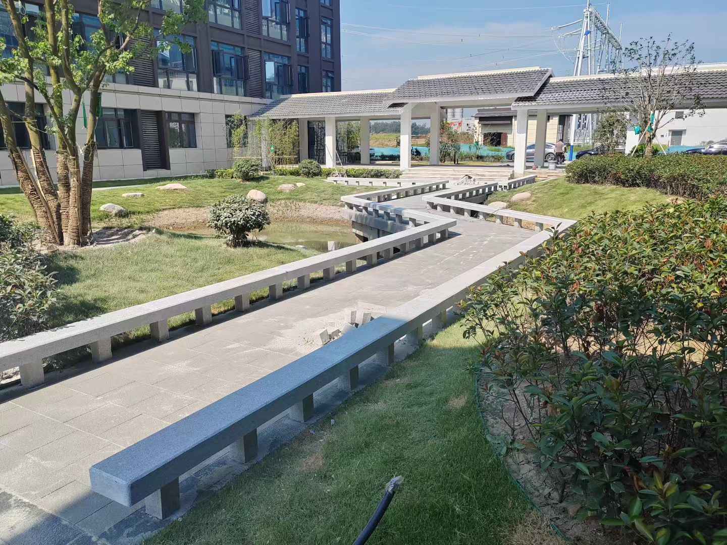 赤峰 芝麻灰小区坐凳&栏杆安装效果