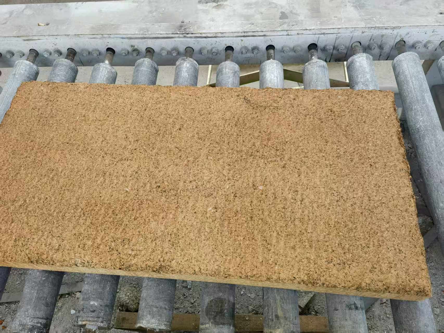 赤峰 菠萝面老石板，做旧仿古石，流水线生产加工