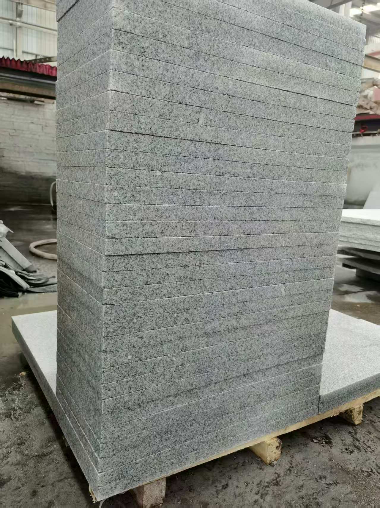 赤峰 花岗岩 地铺成品300*600，尺寸标准、厚薄均匀